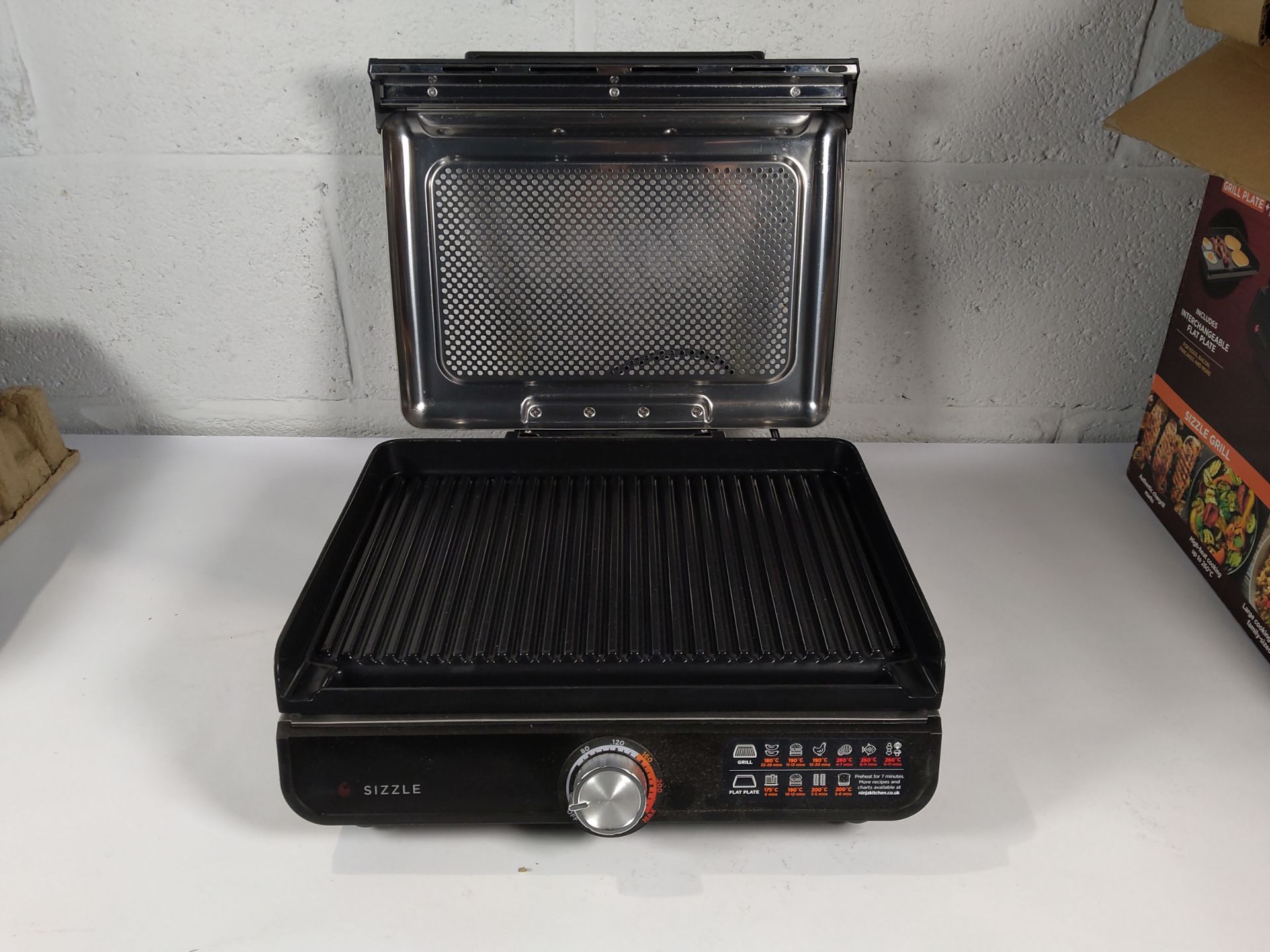 A pre-owned NINJA Sizzle Grill Flat Plate, Low Smoke. - Image 4 of 5