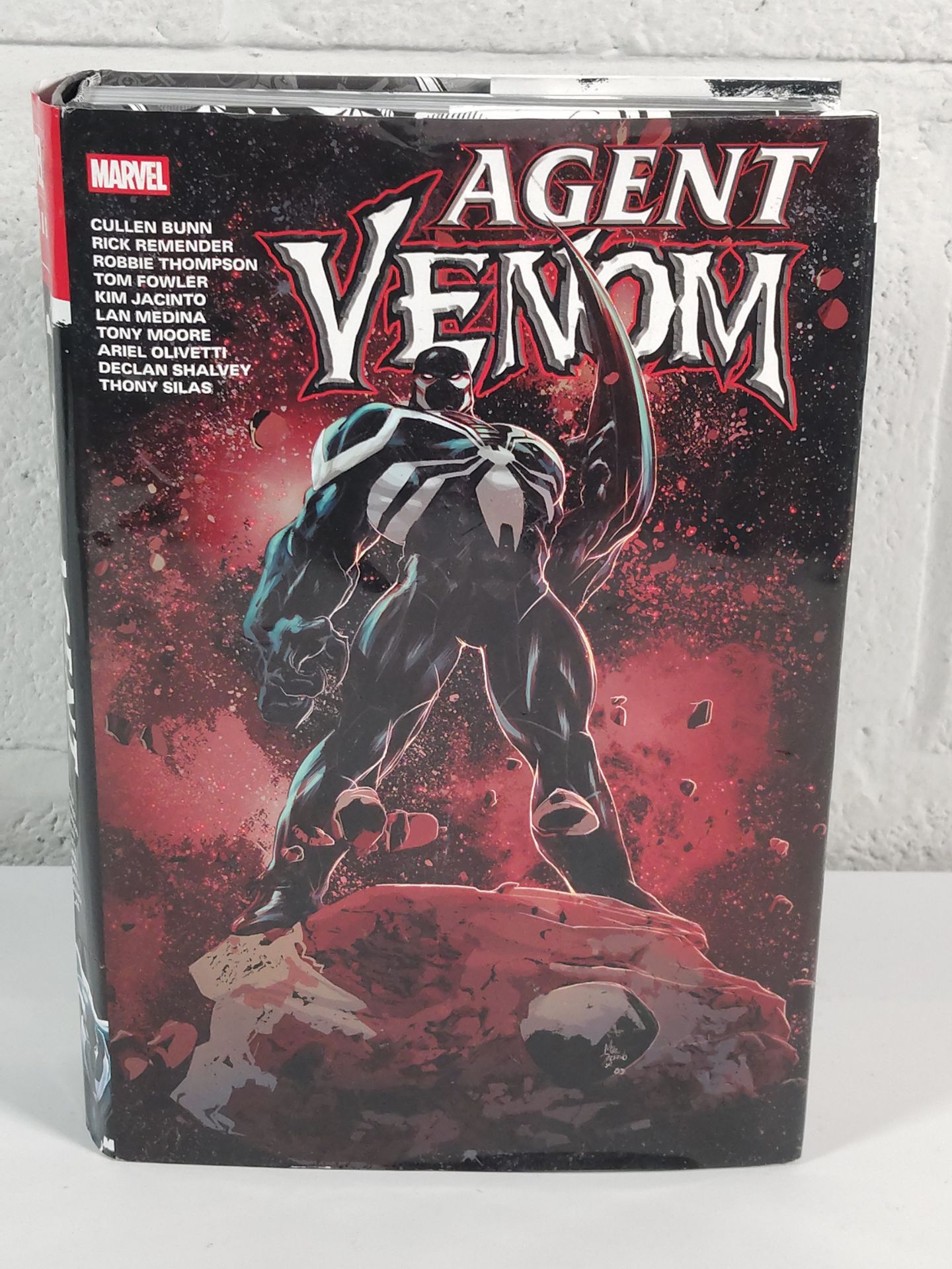 Marvel Omnibus - Agent Venom (hardcover). Good condition book with minor cosmetic damage to the hard