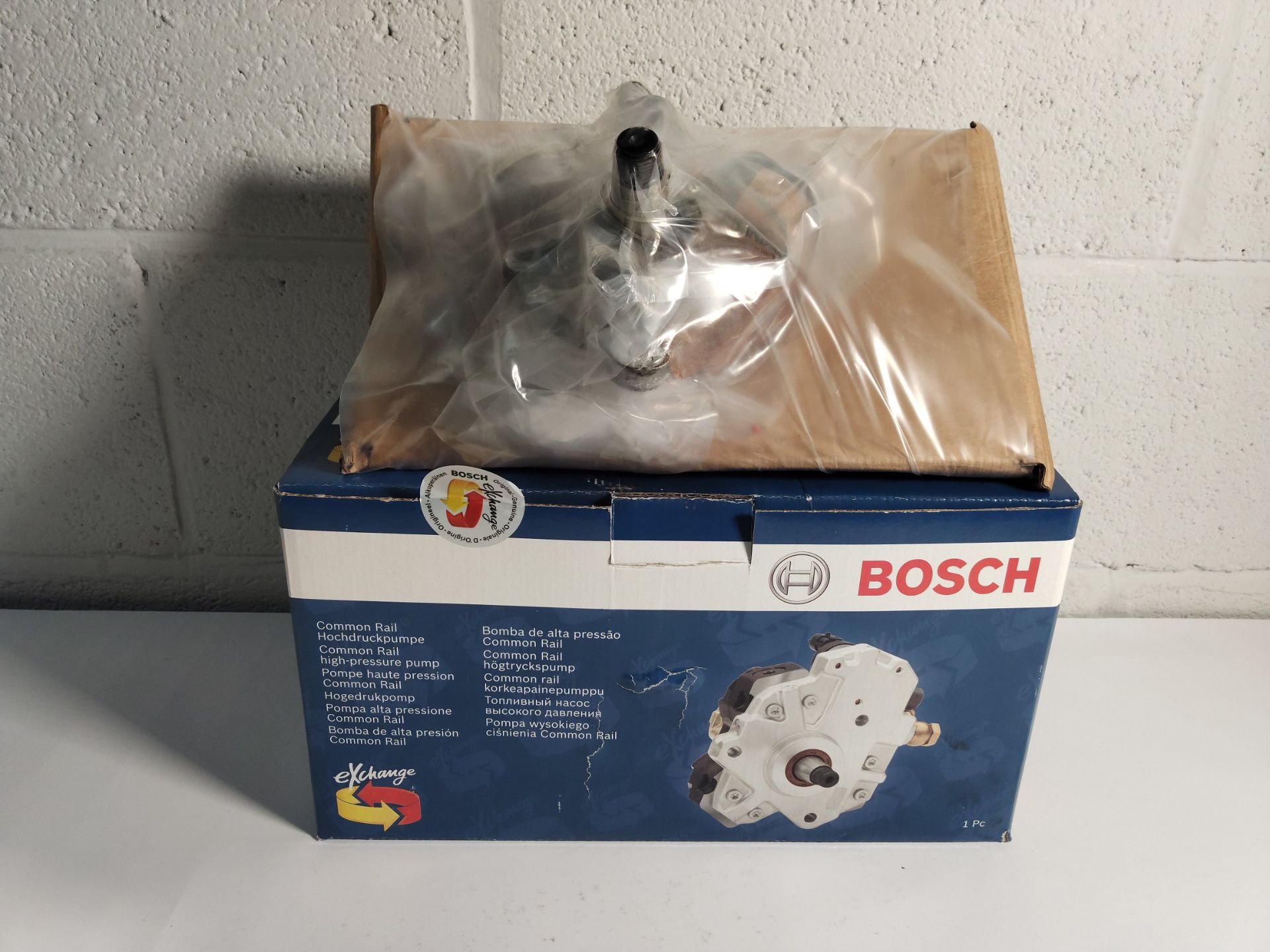 An as new Bosch high pressure fuel pump (REF: 0 986 437 435, EAN: 4047024981218).