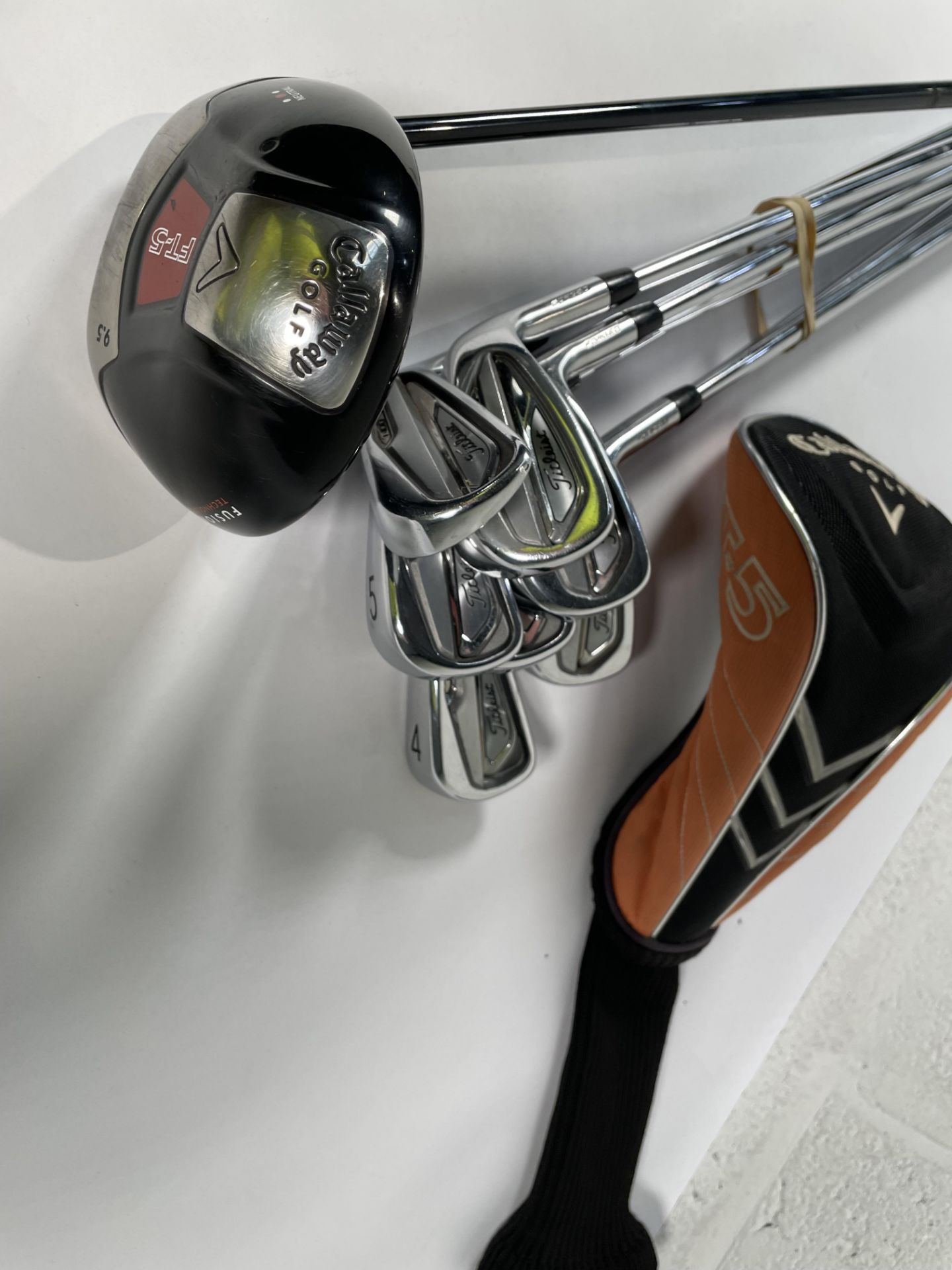 A set of pre-owned Titleist T.100 irons 4-PW along with a Callaway FT-5 driver, all RH.