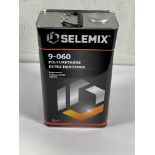 A tin of Selemix 9-060 polyurethane extra hardener (5L).