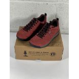 A pair of Oboz Bozeman low leather shoes (UK 4).