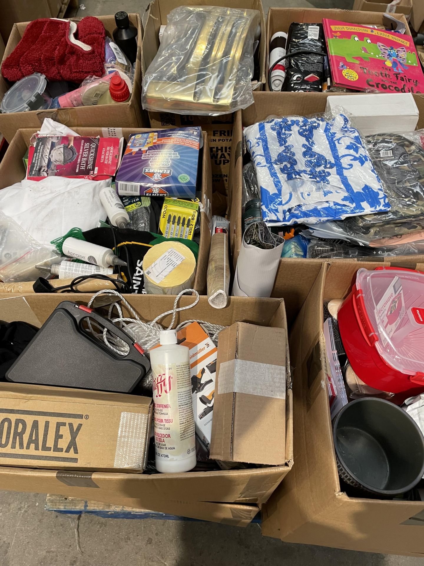 Assorted items to include toiletries, stationery and household items.