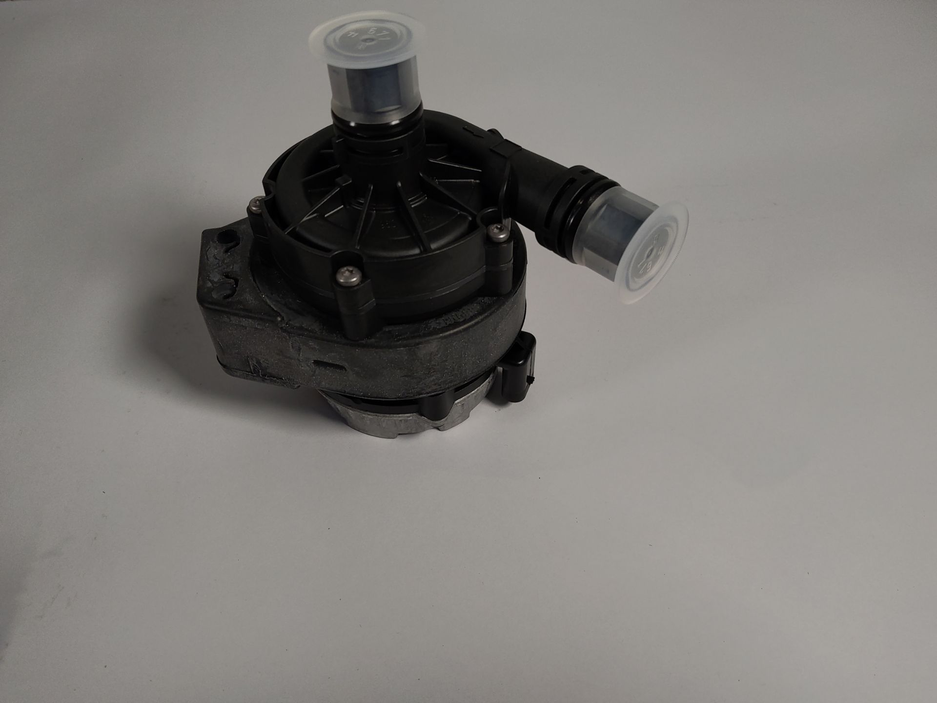 Eight as new Bosch Auxiliary Water Pumps (cooling water circuit) - 0392024-99. - Image 3 of 3