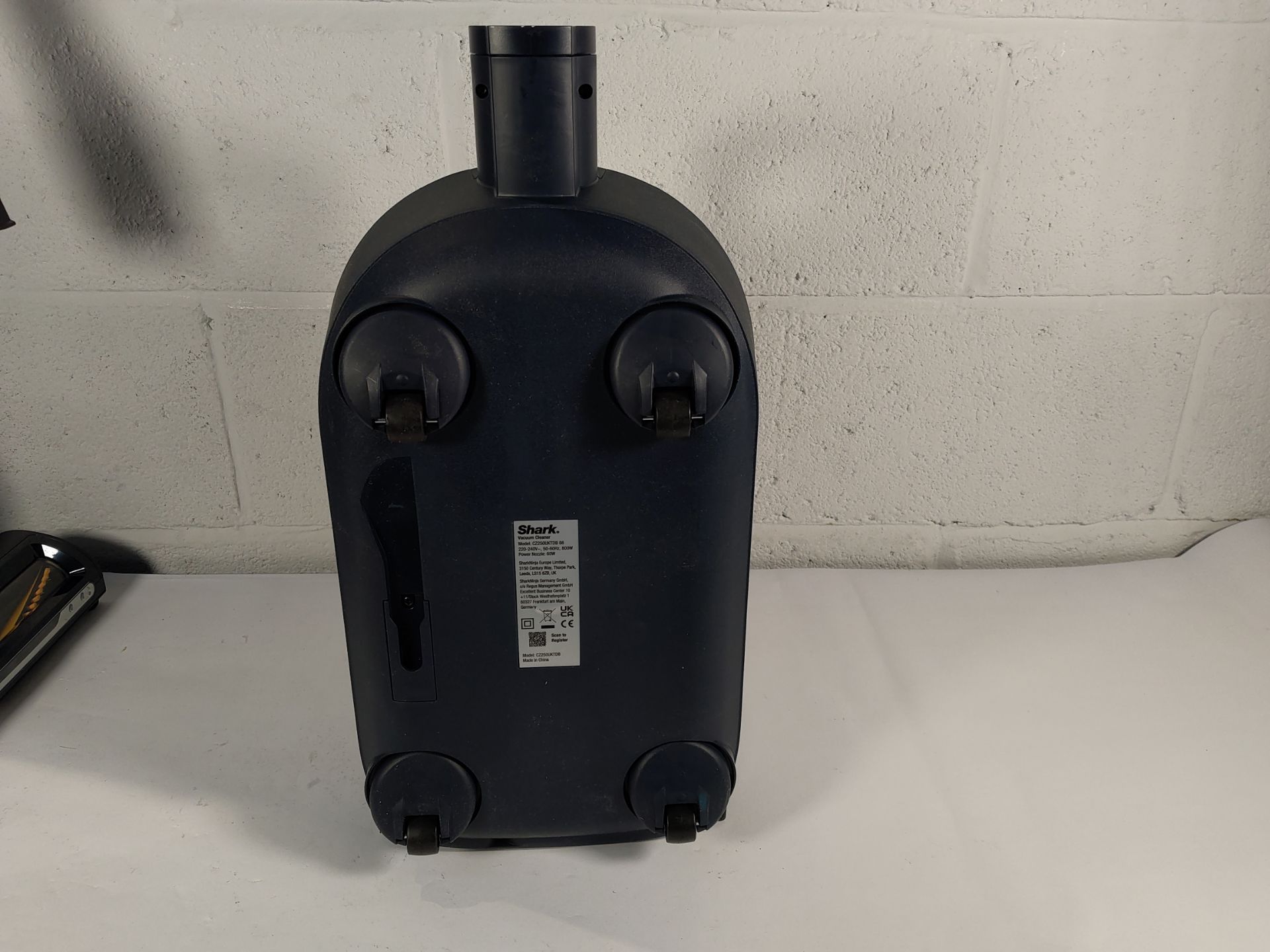 Pre-owned Shark Dynamic Bagless Vacuum Cleaner CZ250UKTDB 66. - Image 4 of 7