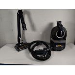 Pre-owned Shark Dynamic Bagless Vacuum Cleaner CZ250UKTDB 66.