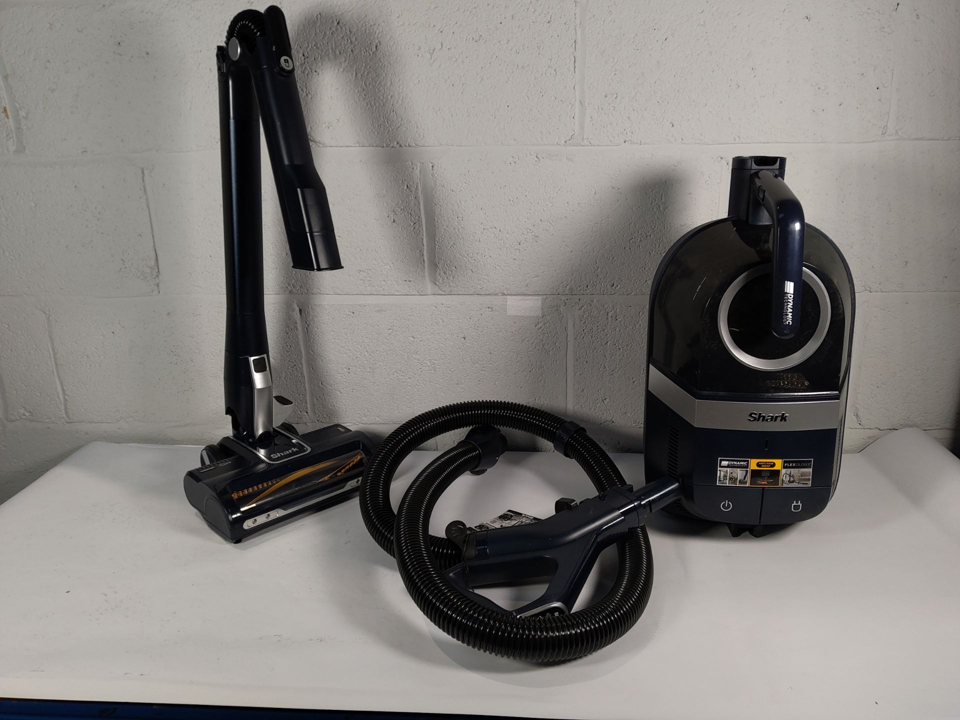 Pre-owned Shark Dynamic Bagless Vacuum Cleaner CZ250UKTDB 66.