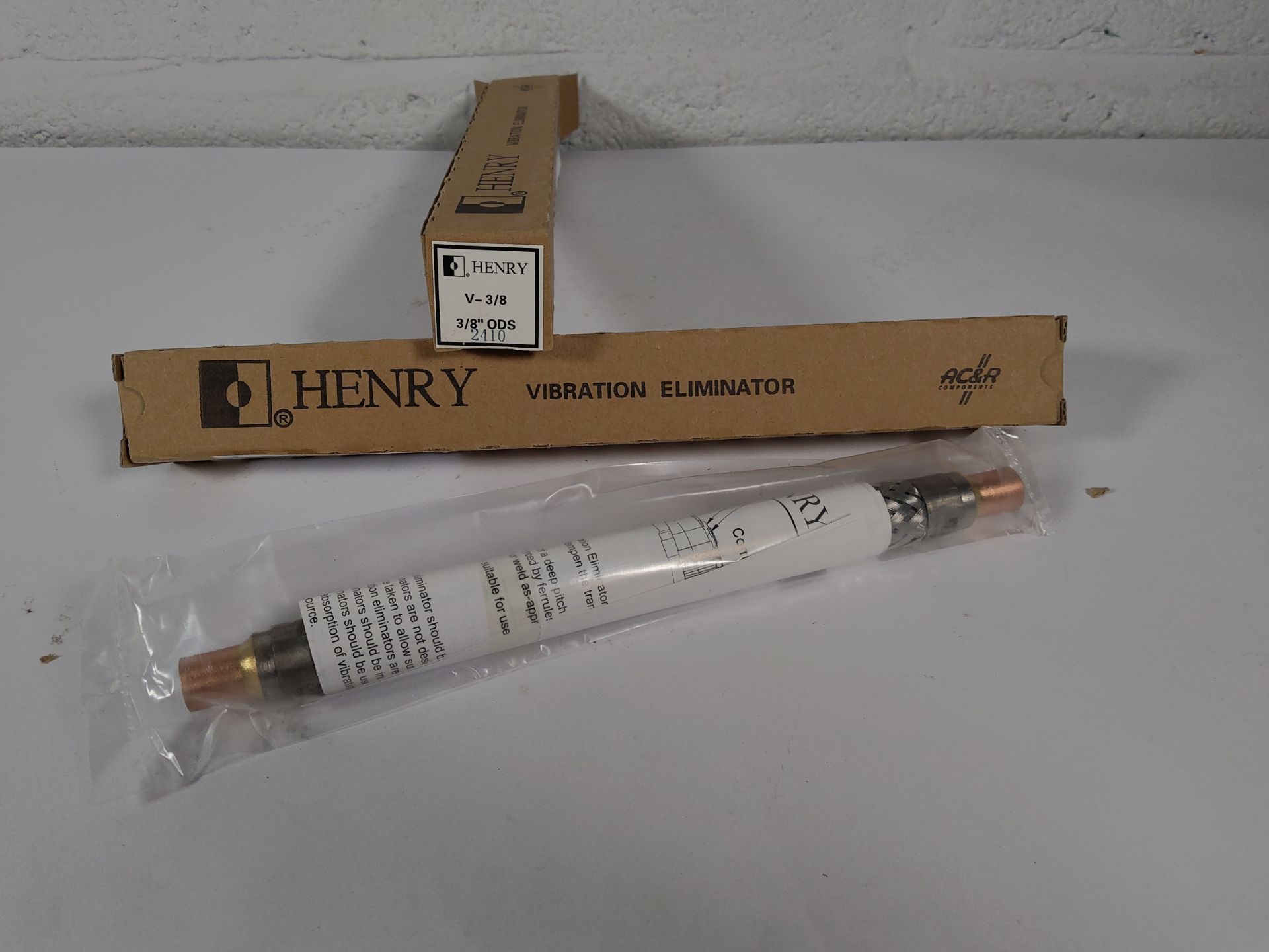 One hundred as new Henry Vibration Eliminator connectors, model V-3/8 3/8".