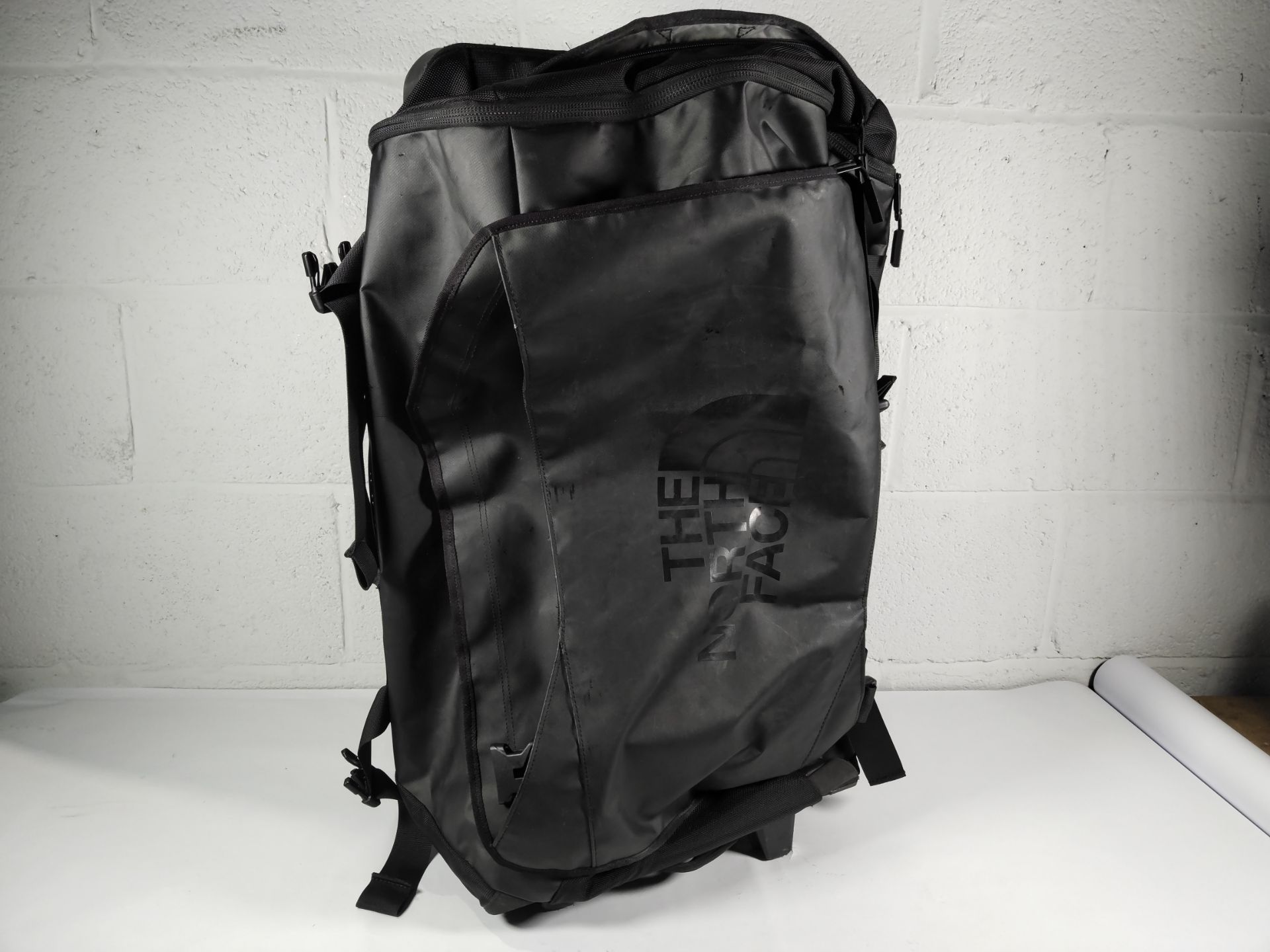 Pre-owned NorthFace Rolling Thunder Carry-On-Bag, Black.