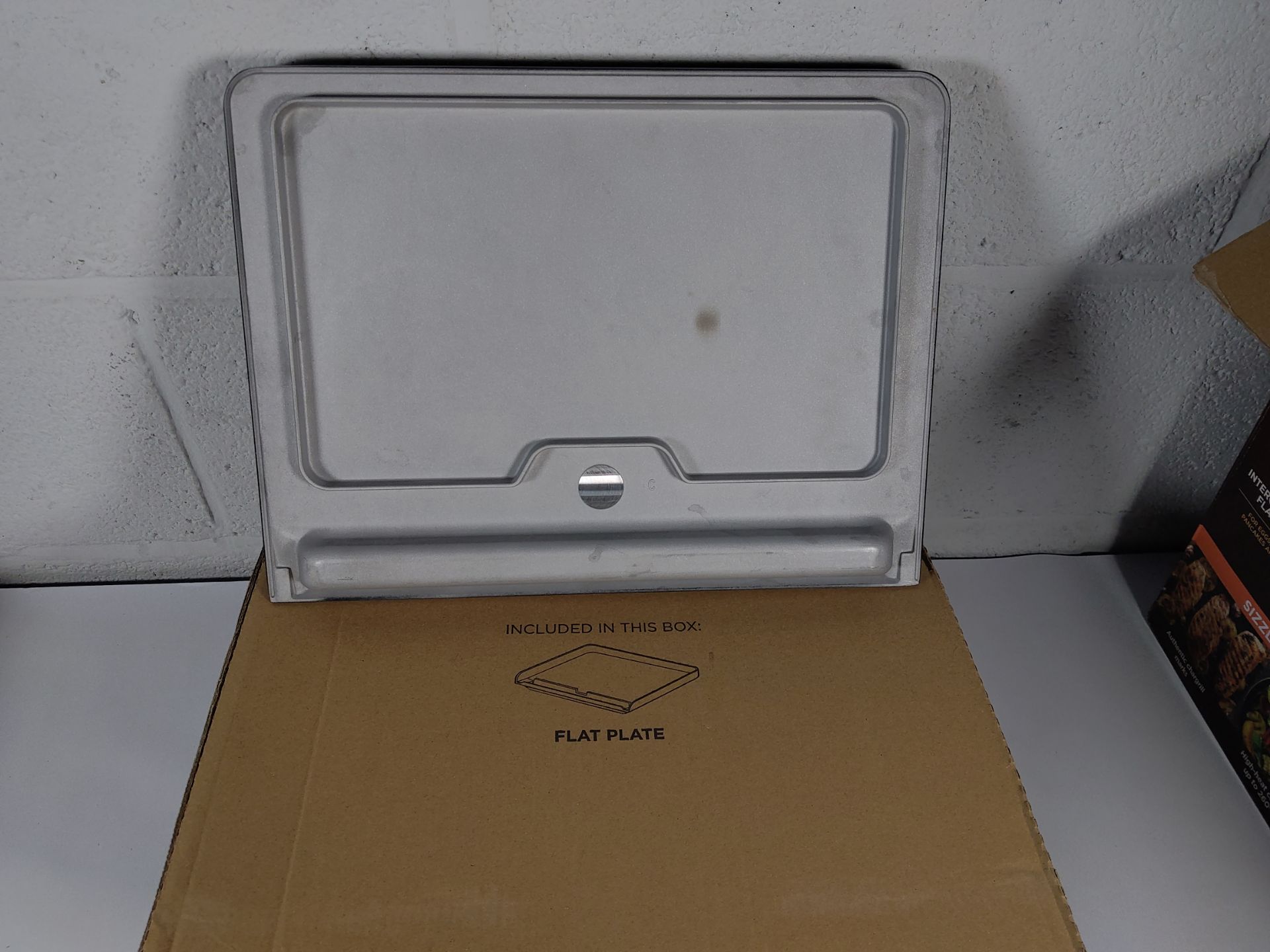 A pre-owned NINJA Sizzle Grill Flat Plate, Low Smoke. - Image 5 of 5