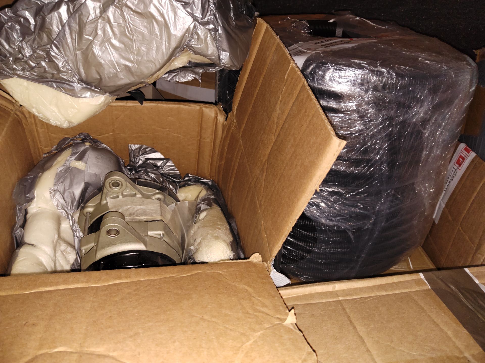 A large quantity of assorted mainly industrial related items. - Image 5 of 6