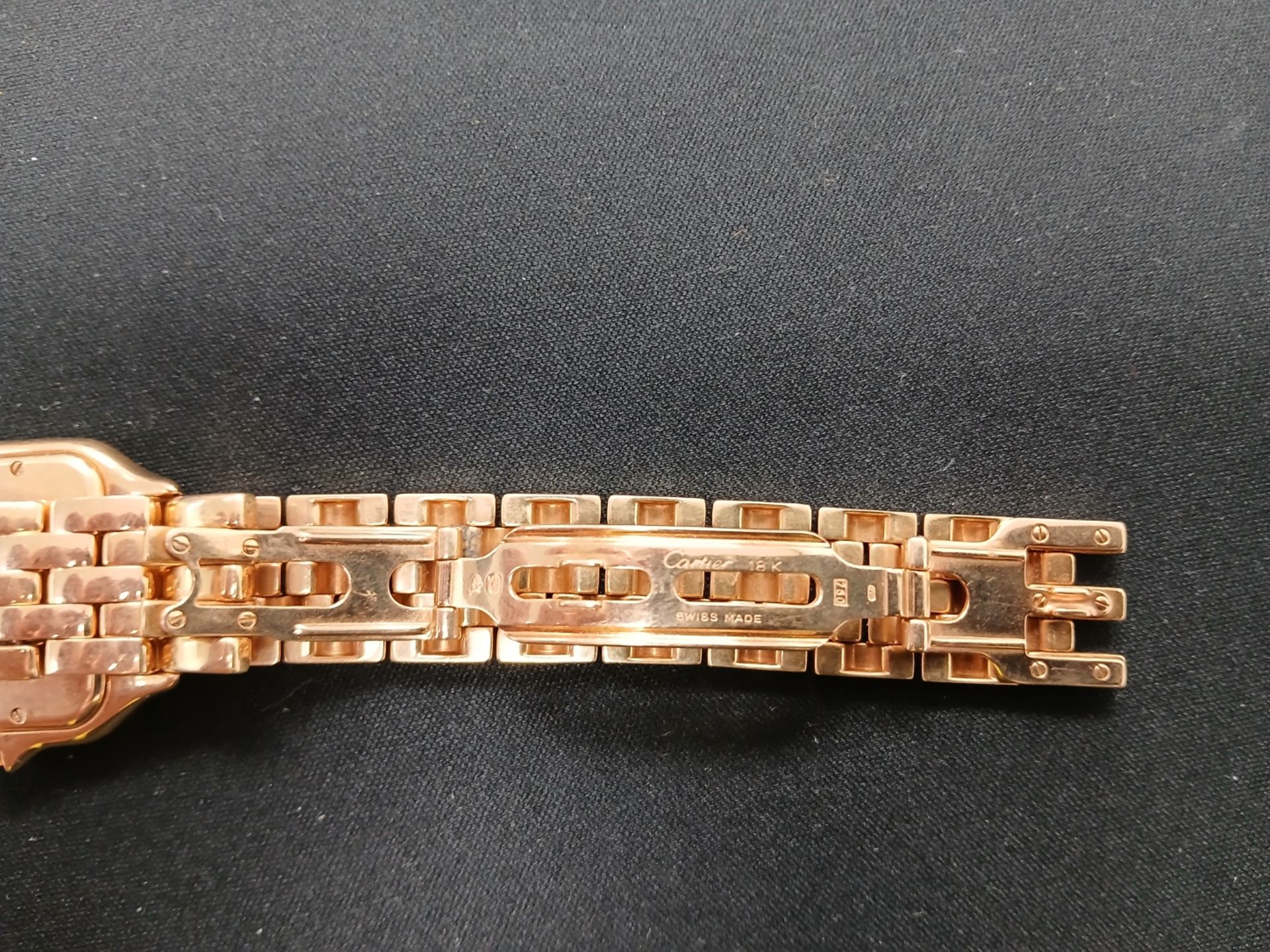 An 18ct gold Cartier wristwatch with square gold case, fitted with an 18ct gold link bracelet. - Image 3 of 7