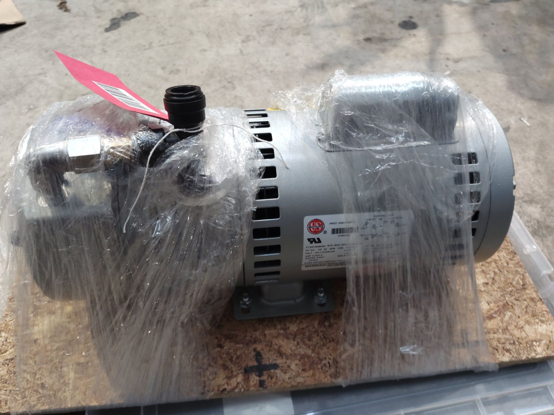 A Gast rotary vane air compressor/vacuum pump (1023-101Q-G608NEX). - Image 2 of 2