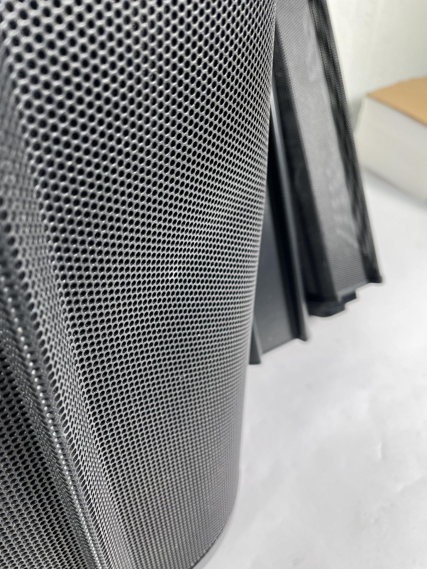 A pre-owned BOSE L1 Pro8 Portable Line Array System with some minor damage to front grill (includes - Image 3 of 3