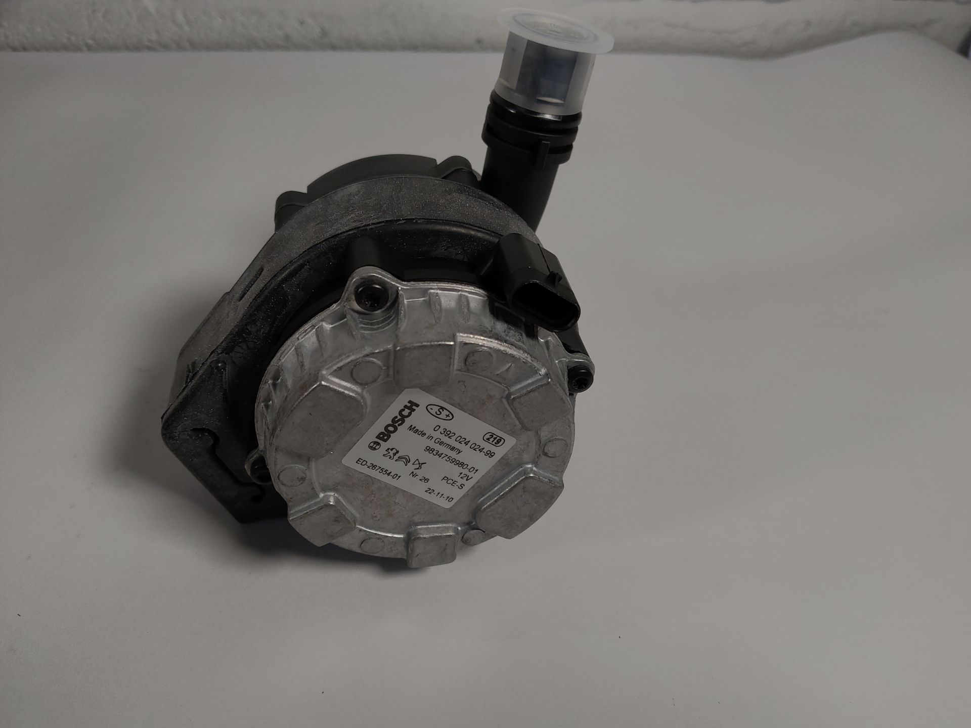 Eight as new Bosch Auxiliary Water Pumps (cooling water circuit) - 0392024-99. - Image 2 of 3