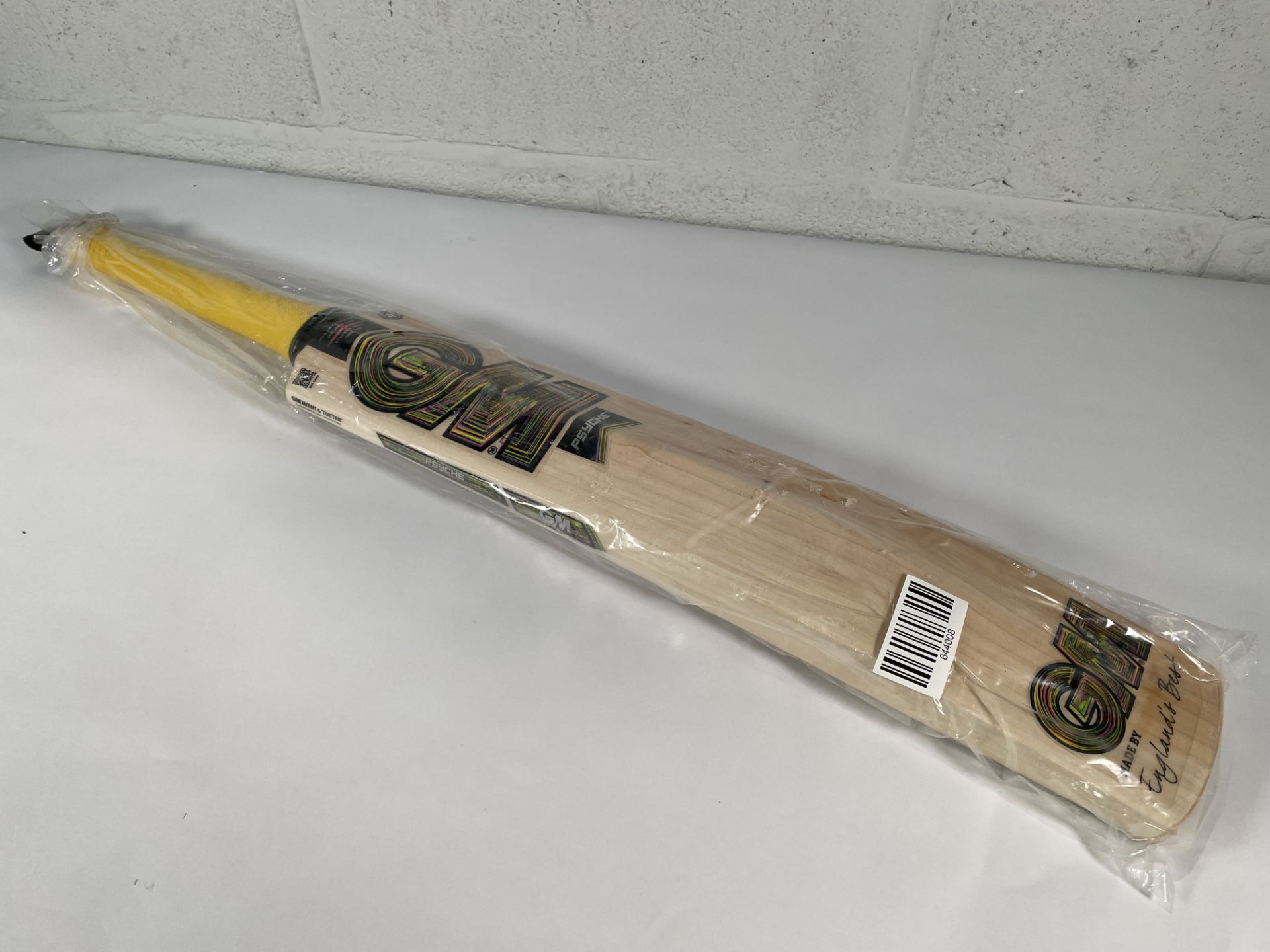 An as new GM Psyche 808 Cricket Bat, size 5. - Image 2 of 2