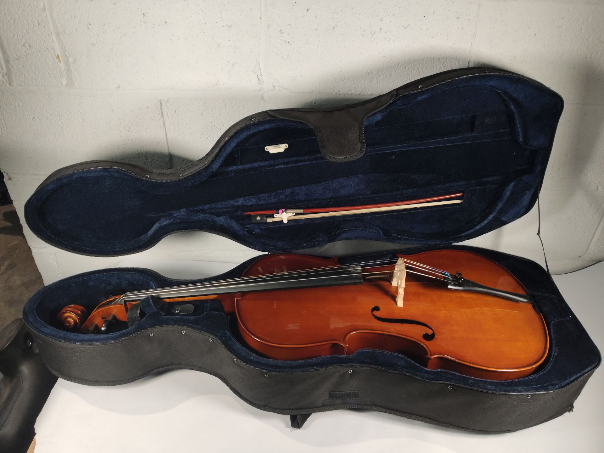 A pre-owned Stentor Student II 4/4 cello with a case and bow, damaged body (Sold as Seen).