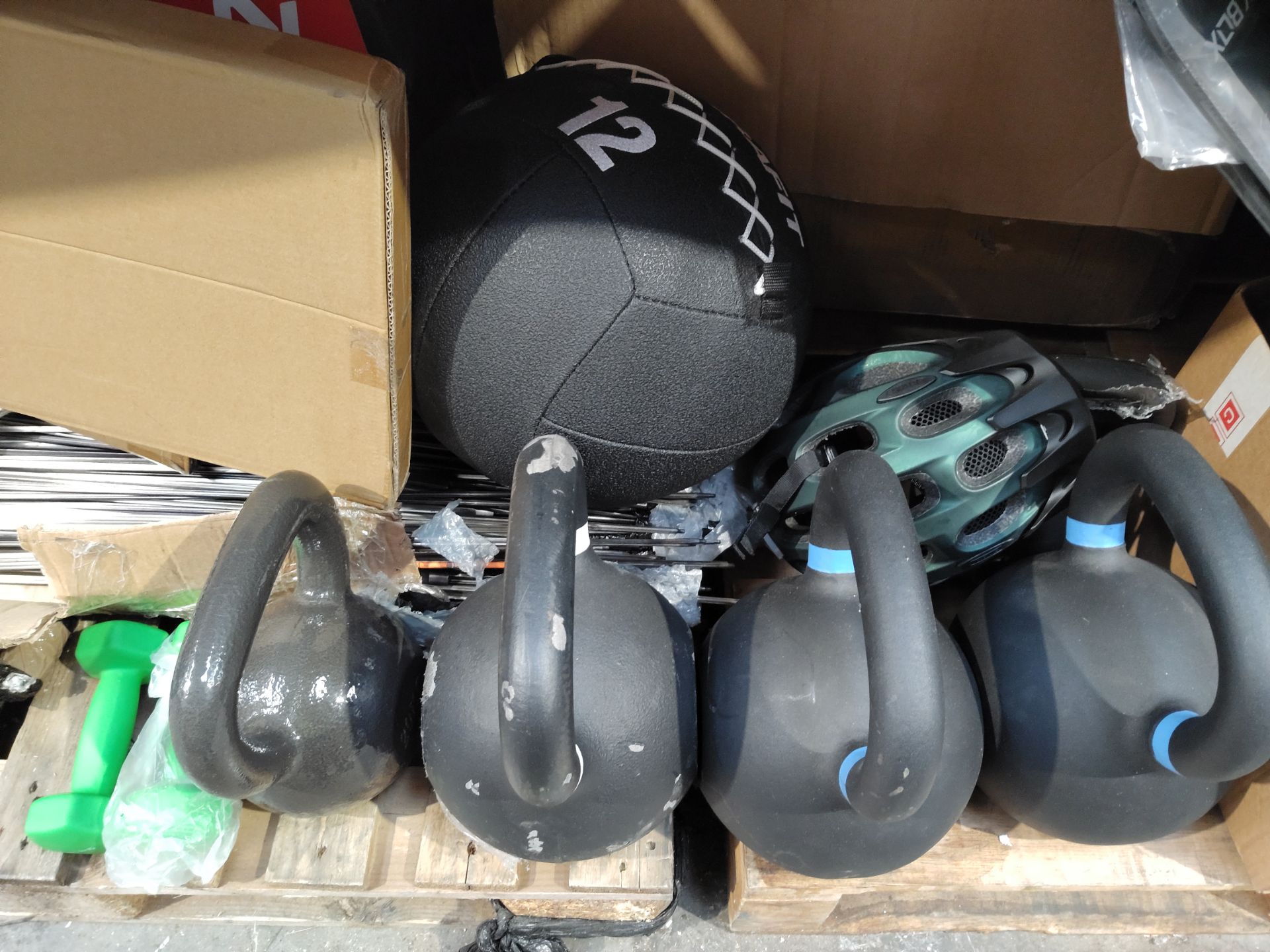 A large quantity of assorted sports, fitness and leisure related items. - Image 4 of 5