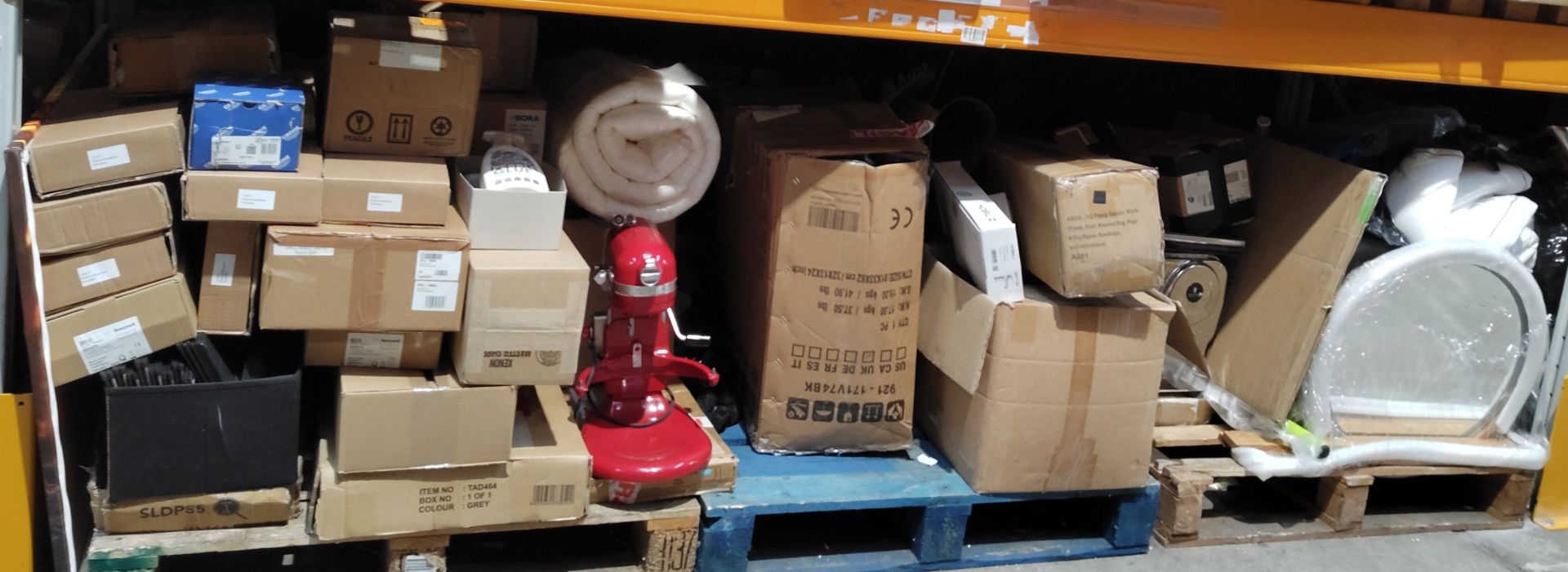 A large quantity of assorted mainly household related items. - Image 2 of 6