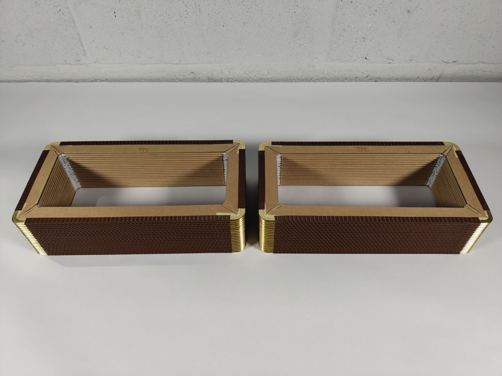 Two Harmonikas Bellows x 20 folds, light leather corner, inside P3 NAT paper, outside K10 brown stri