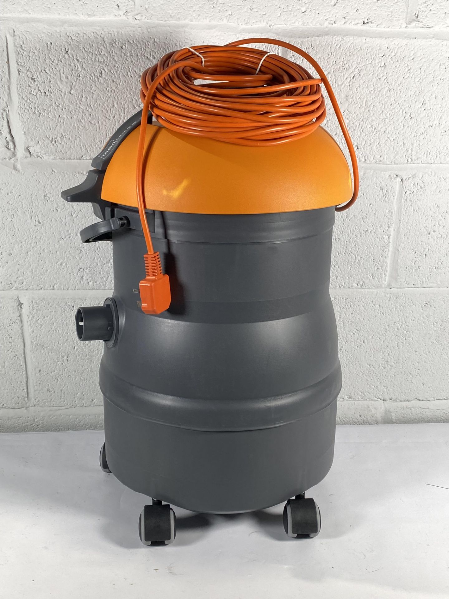 An as new Taski Vacumat 22 (missing hose).