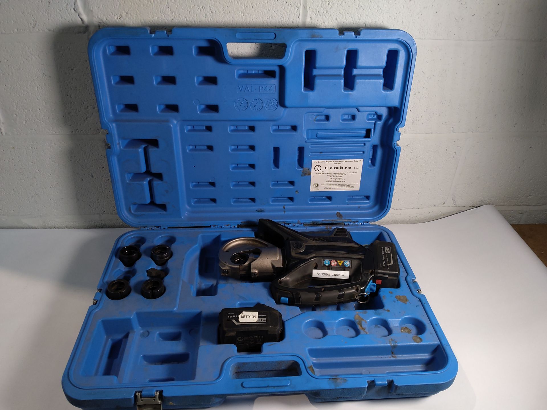 A pre-owned Cembre B1300-C Hydraulic Cordless Crimping tool with 2x rechargeable batteries and carry - Image 2 of 3