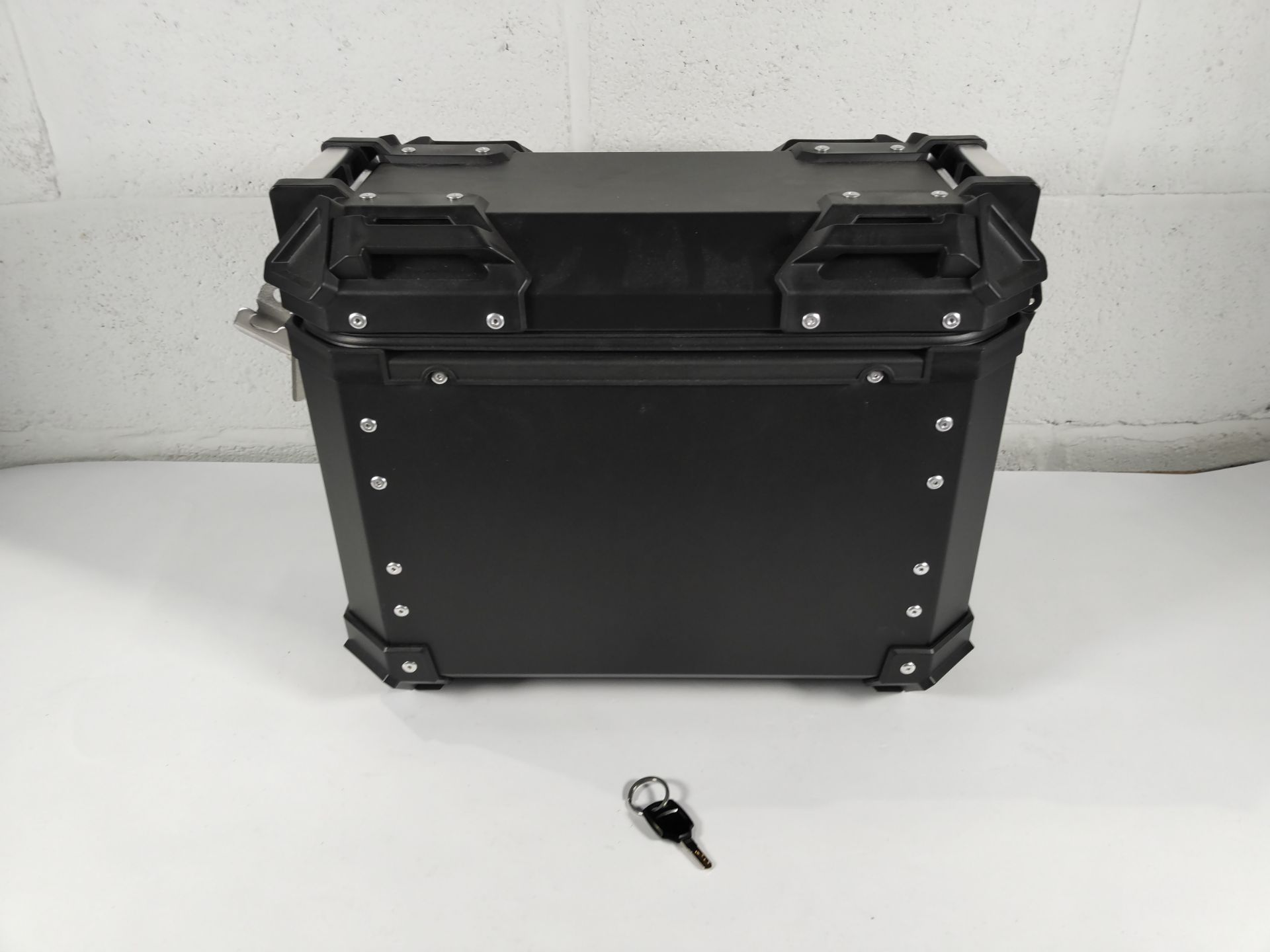An as new Motorcycle Aluminium Side Case, Left Side, 30L, Black (A561347).