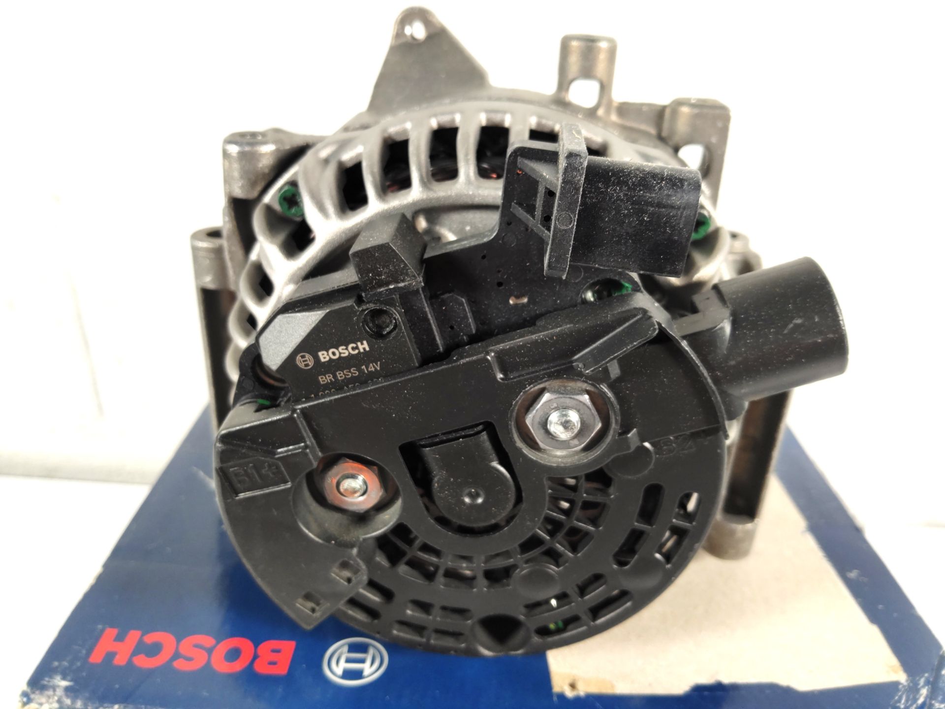 A remanufactured Bosch 4855 alternator, boxed (0986048550). - Image 5 of 6