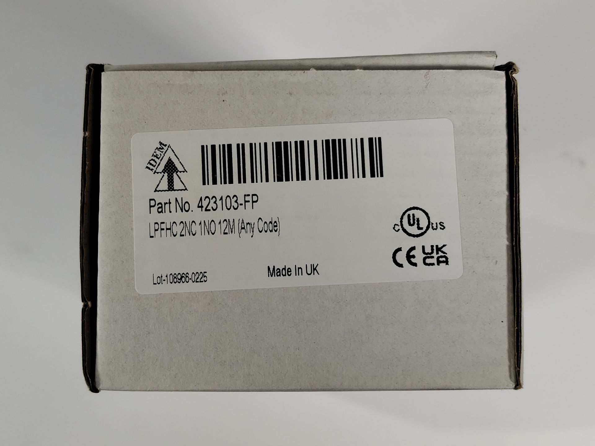 Thirty as new IDEM Non Contact RFID Coded Safety Switches, LPF-HC, any code, 2NC 1NO, 12m length fly - Image 2 of 2