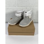 A pair of Ugg Mini Bailey Button 2 boots (UK 3).