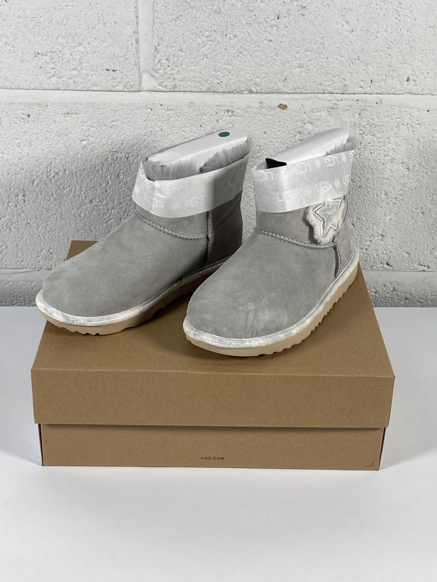 A pair of Ugg Mini Bailey Button 2 boots (UK 3).