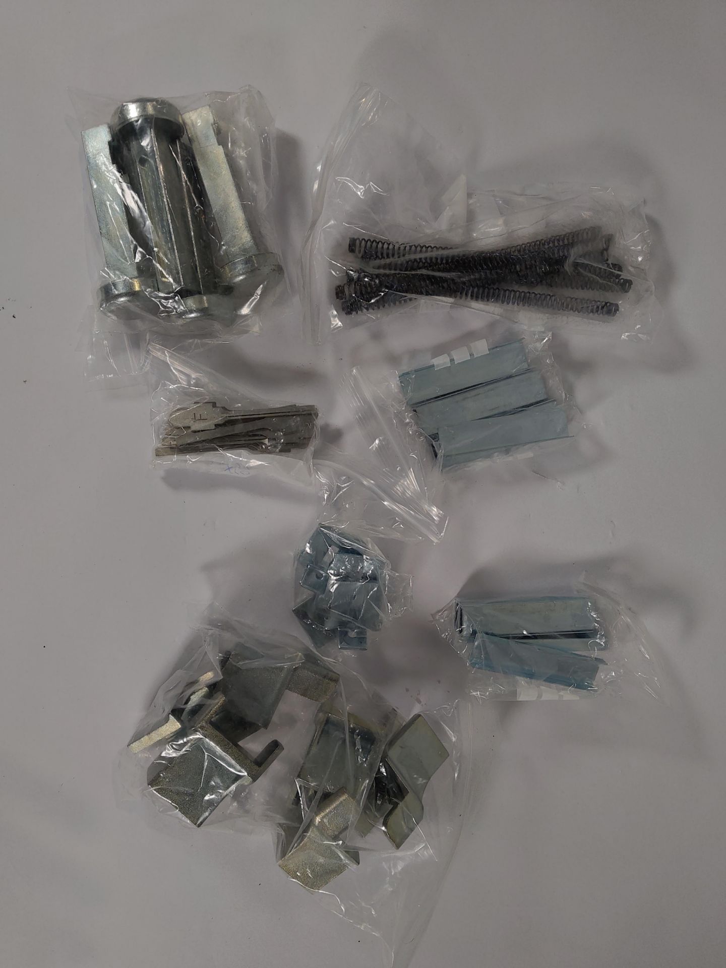 A pre-owned Spotnails AF3807 Mallet drive with spare parts. - Image 3 of 3