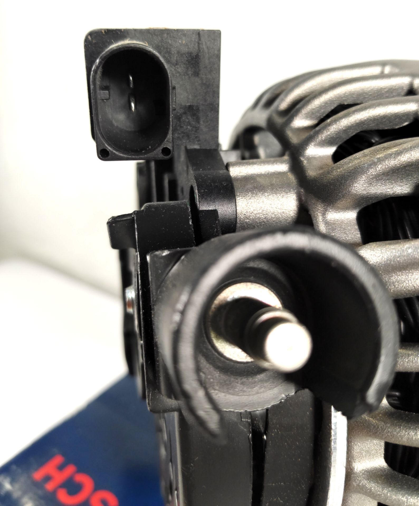A remanufactured Bosch 4855 alternator, boxed (0986048550). - Image 6 of 6