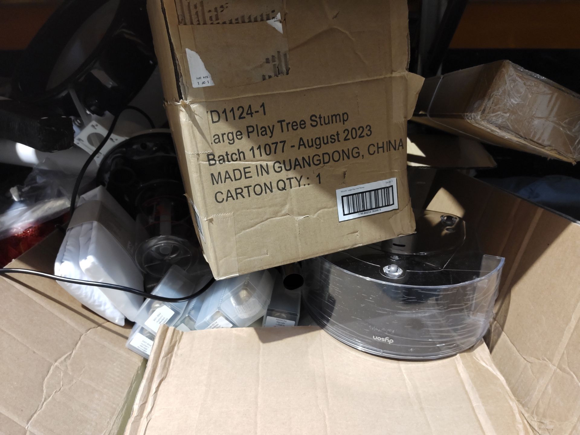 A large quantity of assorted mainly household related items. - Image 5 of 5