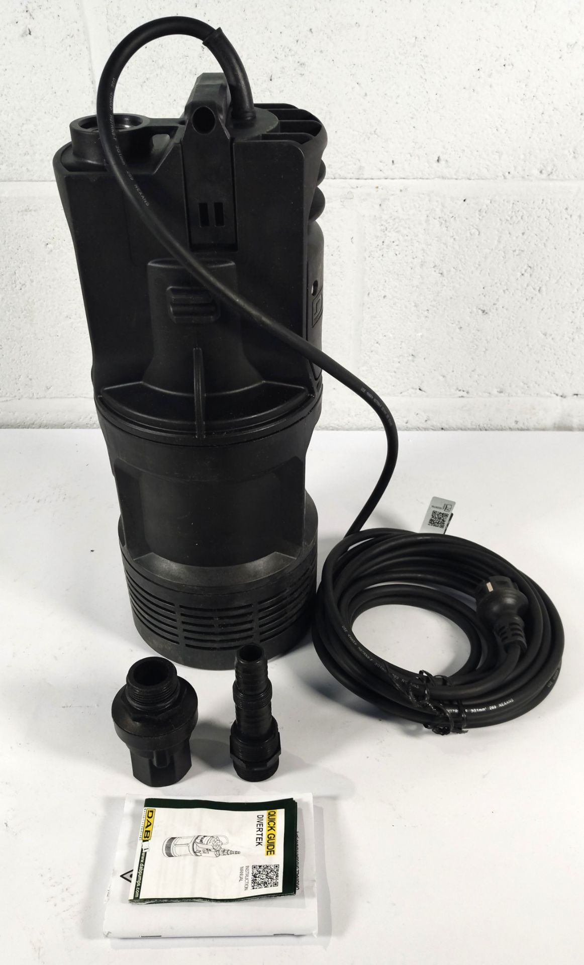 An AB Divertek 500 NA submersible pump, box slighty broken and opened (UK adaptor required) (6020949 - Image 2 of 3
