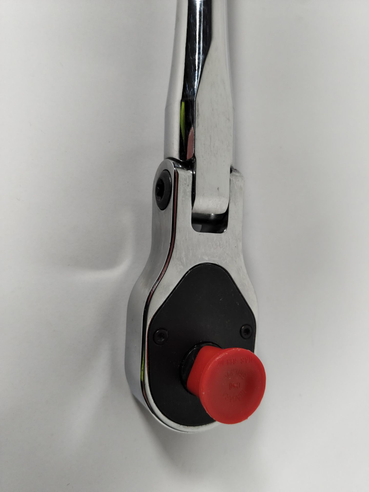An as new Mac Tools 1/2" drive axis comfort-handle flex-head ratchet (VR1890FPA). - Image 2 of 4
