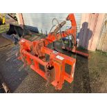 Browns hydraulic operated bale squeeze with Euro 8 and Manitou hook attachments Please Note: This lo