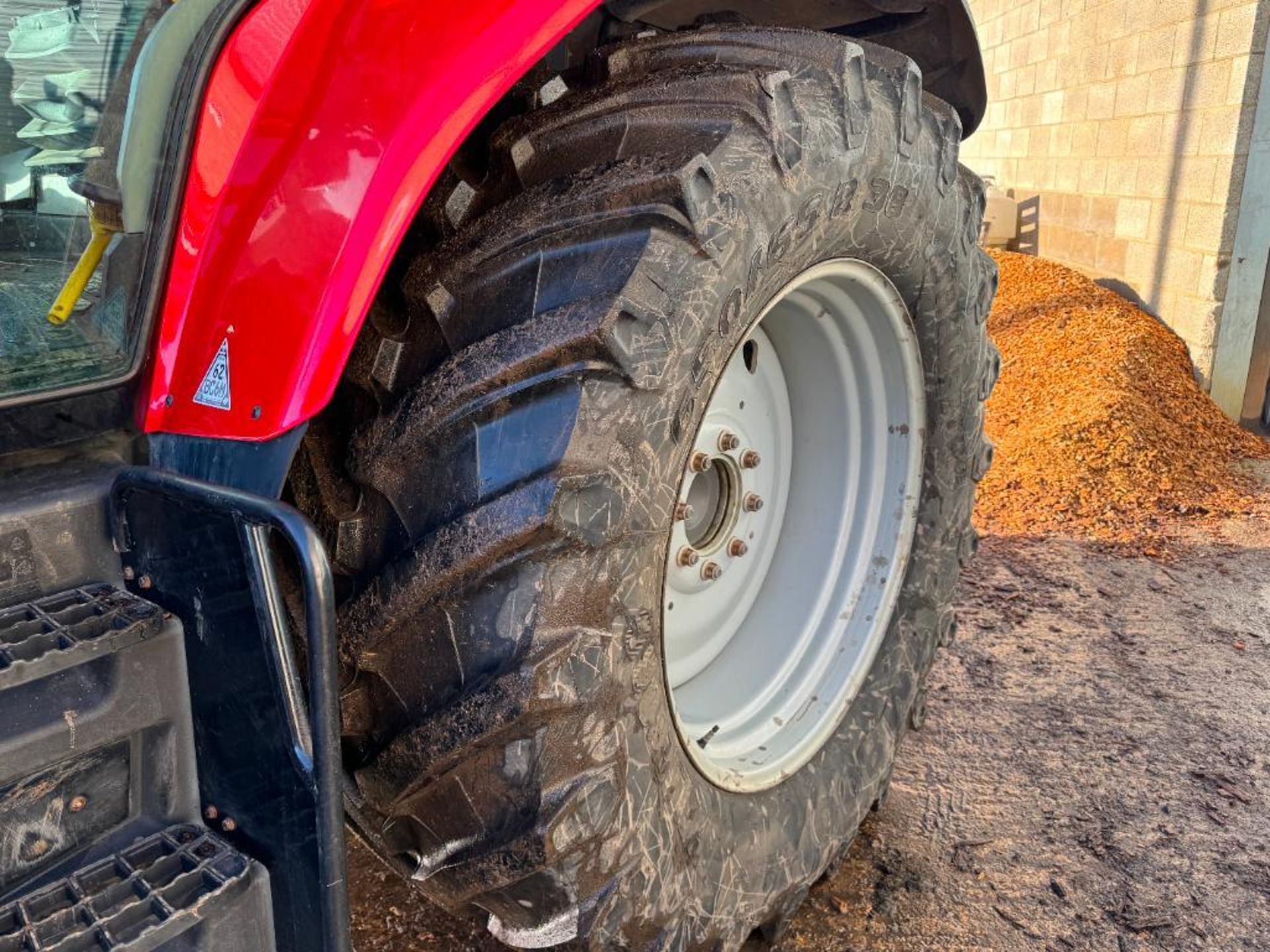 2021 Massey Ferguson 7718S 50kph Dyna 6 4wd tractor with front linkage and PTO, front and cab suspen - Image 14 of 17
