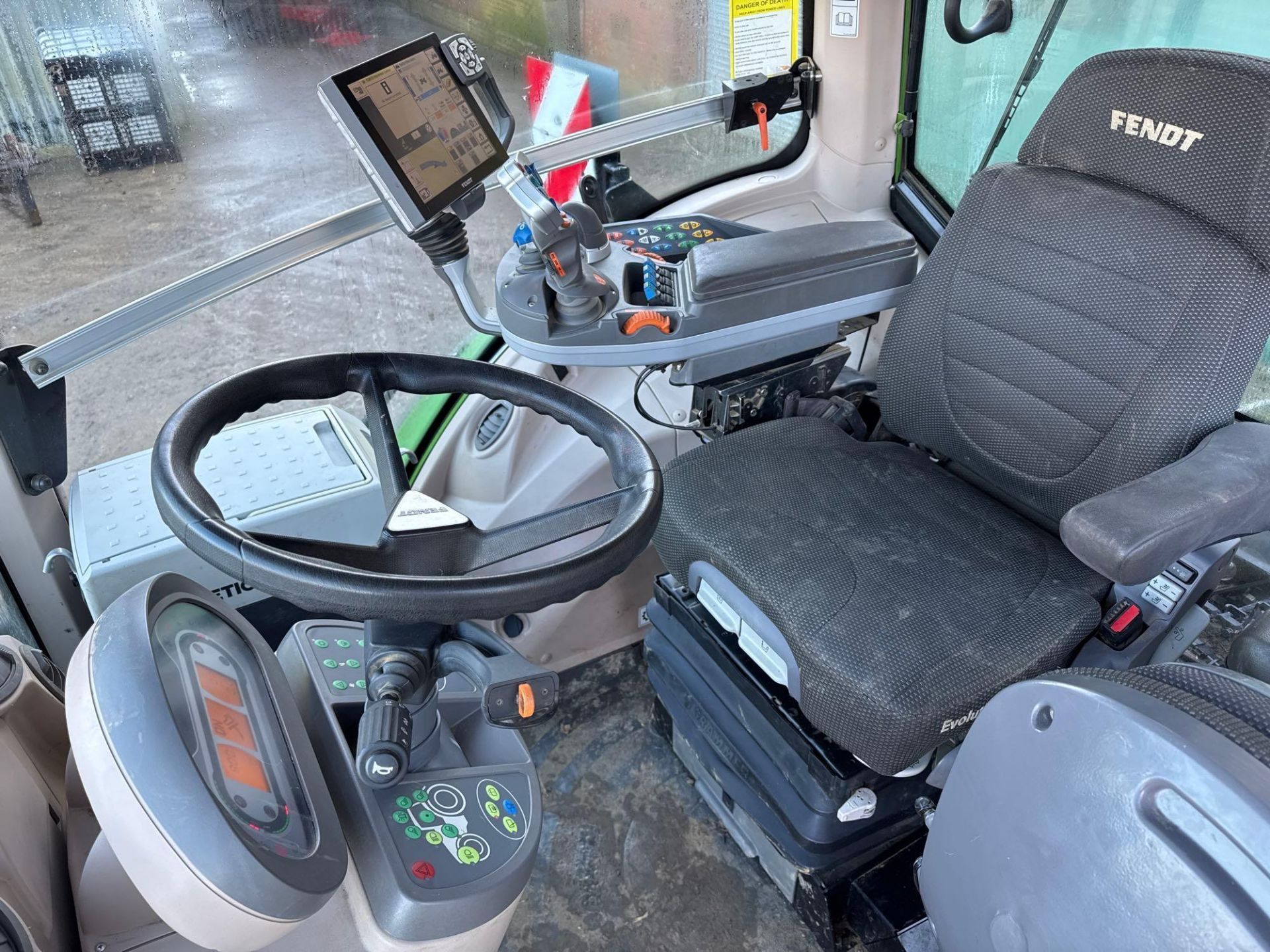 2021 Fendt 828 Profi Plus 65kph 4wd tractor with front linkage, front and cab suspension, 5 electric - Image 17 of 20