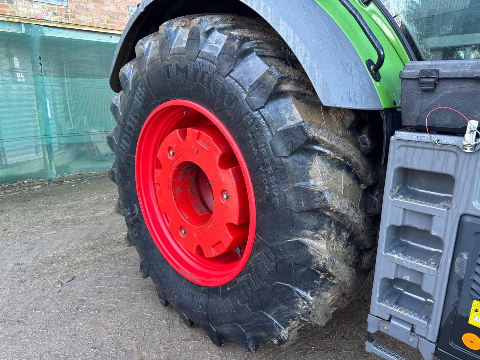 2021 Fendt 828 Profi Plus 65kph 4wd tractor with front linkage, front and cab suspension, 5 electric - Image 15 of 20