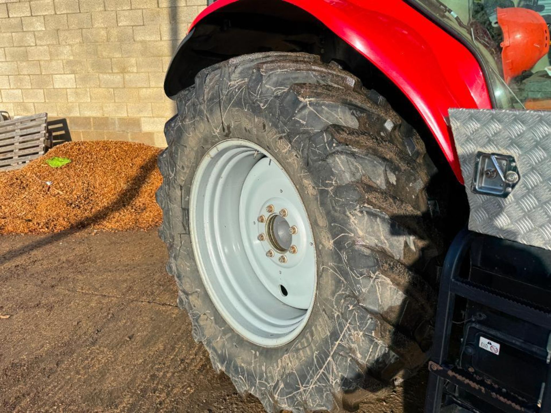 2021 Massey Ferguson 7718S 50kph Dyna 6 4wd tractor with front linkage and PTO, front and cab suspen - Image 6 of 17