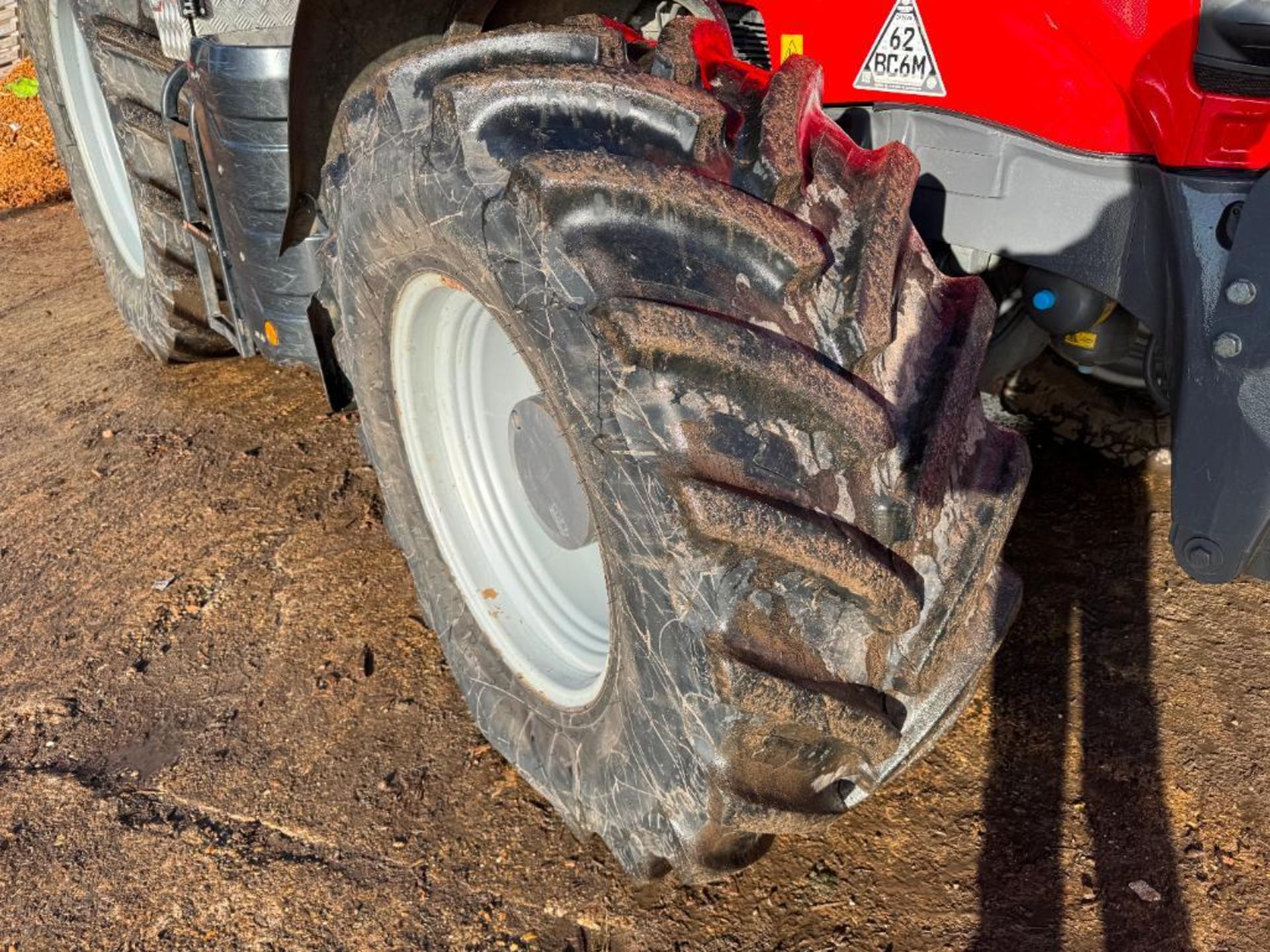 2021 Massey Ferguson 7718S 50kph Dyna 6 4wd tractor with front linkage and PTO, front and cab suspen - Image 4 of 17