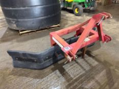 Moulton yard scraper