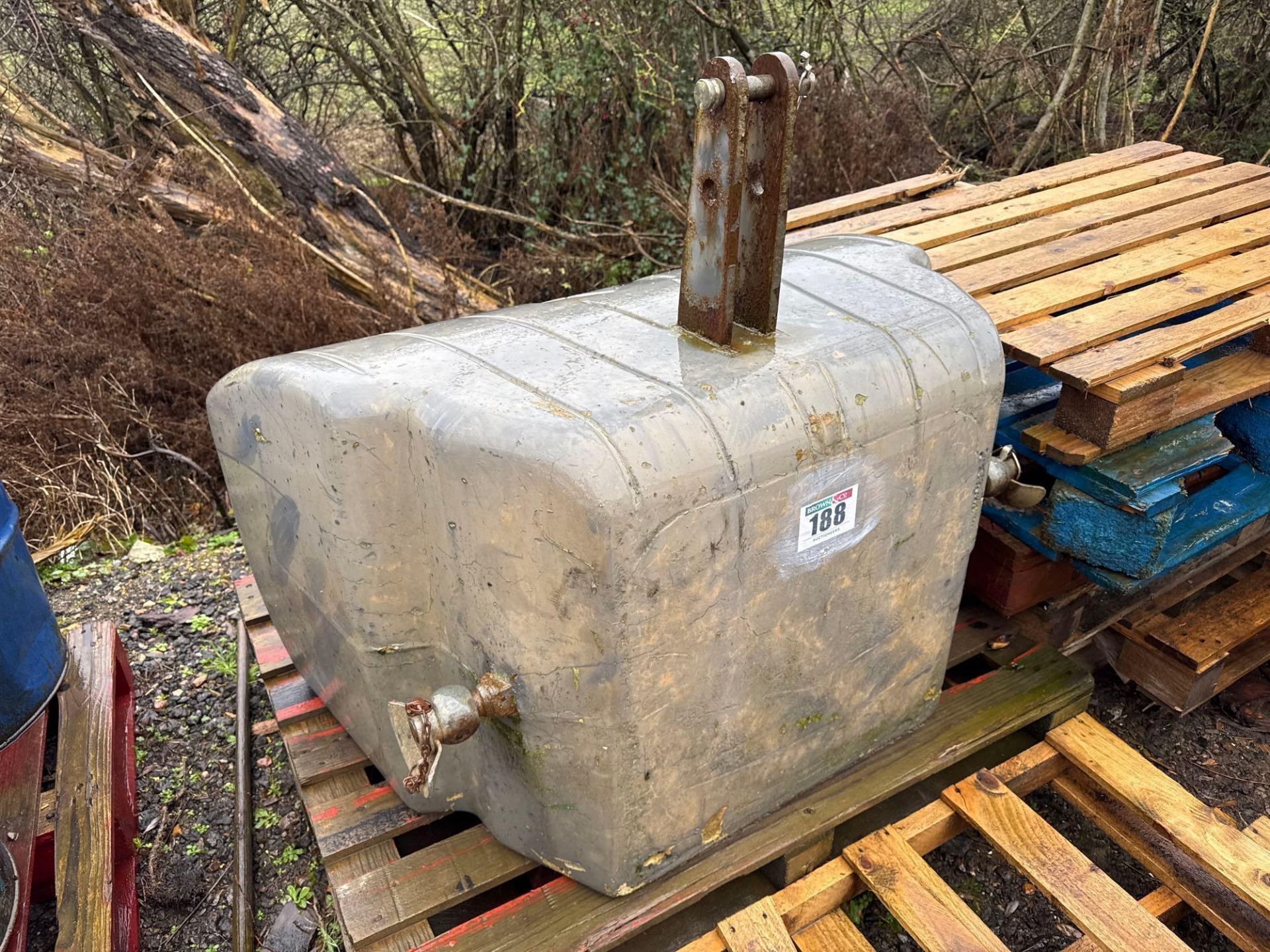 AGCO 1100kg concrete front weight, linkage mounted