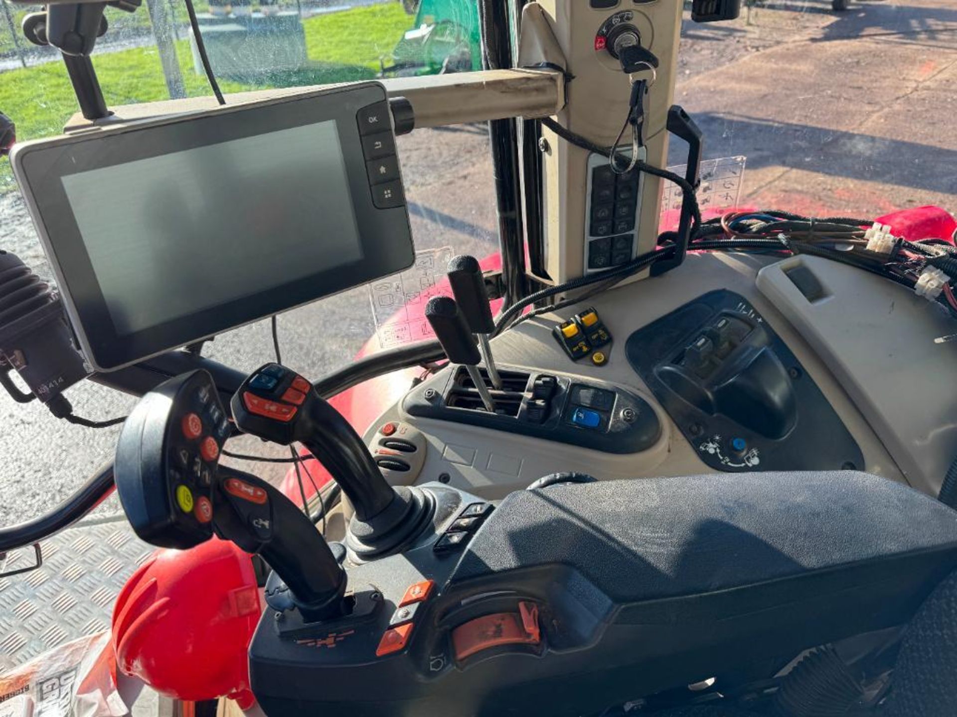 2021 Massey Ferguson 7718S 50kph Dyna 6 4wd tractor with front linkage and PTO, front and cab suspen - Image 15 of 17