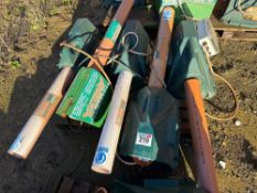 Quantity Scatterbird bird scarers Please Note: This lot is available for viewing and collection at O