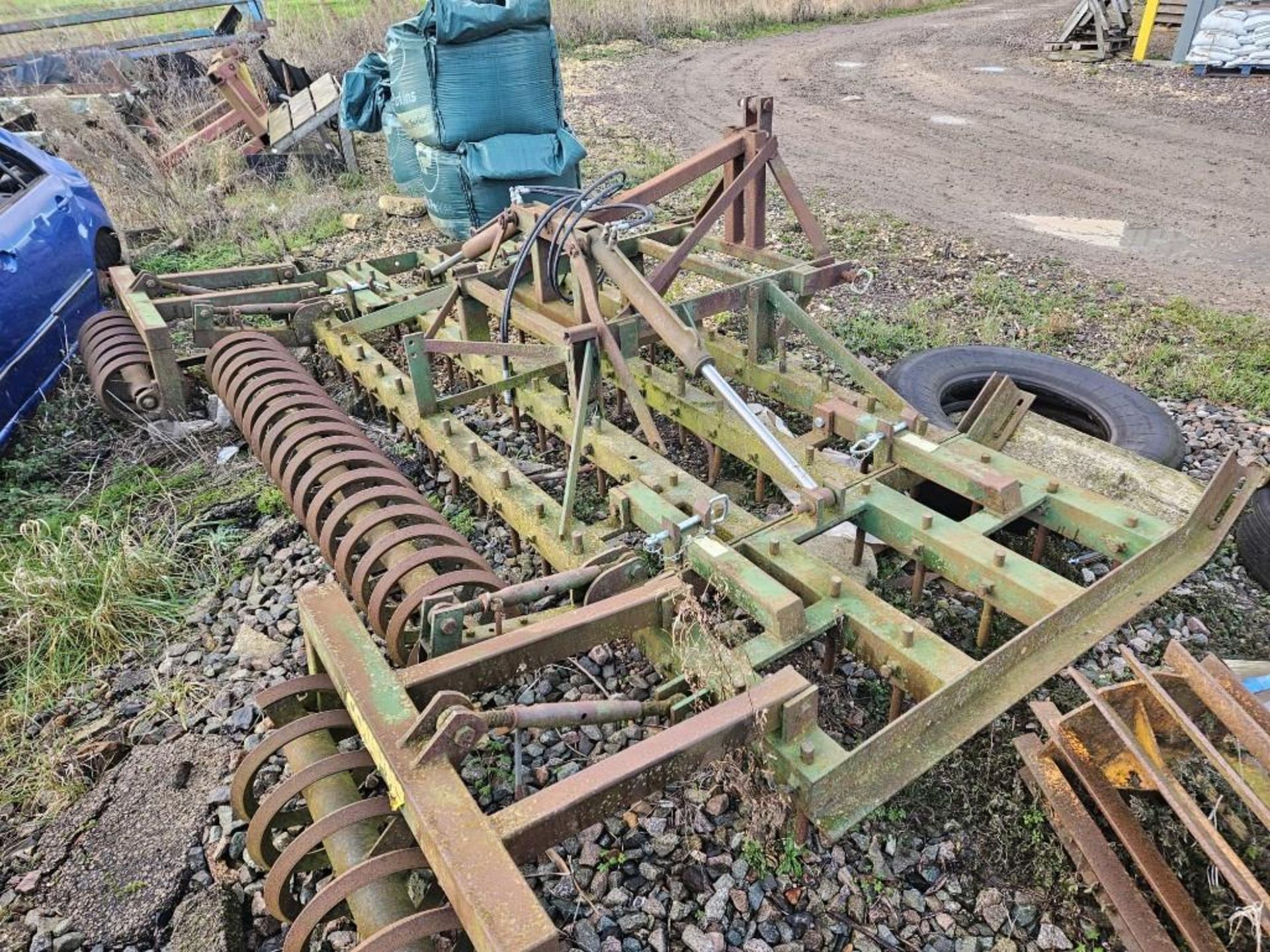 Cousins 4m Dutch Harrow Hydraulic Folding - (Cambridgeshire) - Image 2 of 4