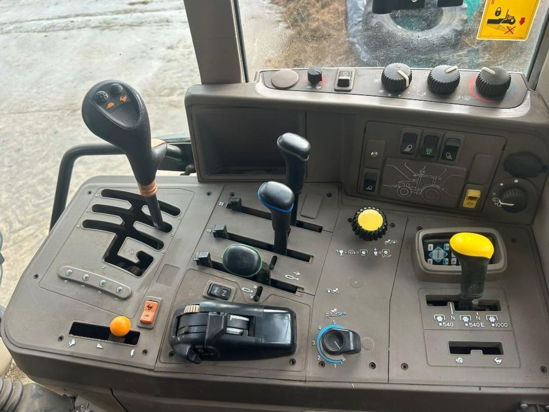 2011 John Deere 6630 - (Doncaster) - Image 6 of 10