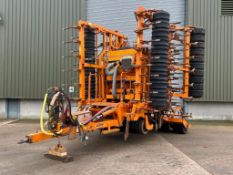 2002 Simba Freeflow 8m drill with hydraulic depth adjustment, Aqueel front roller, Mini Flow points