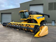 2014 New Holland CR9090 combine harvester with 2014 New Holland 35ft Varifeed header, twin side kniv